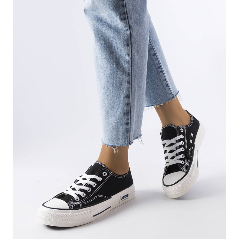 Roslyn mustat tennarit 2