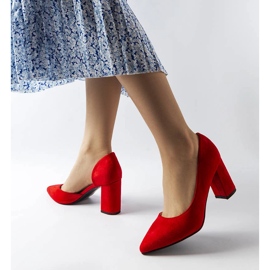 Punaiset pumput Sargentin postissa punainen 1