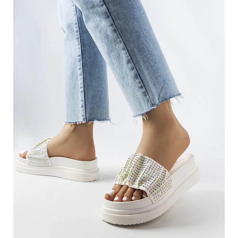 Franetin valkoiset sandaalit alustalla kuutiozirkonialla valkoinen 1