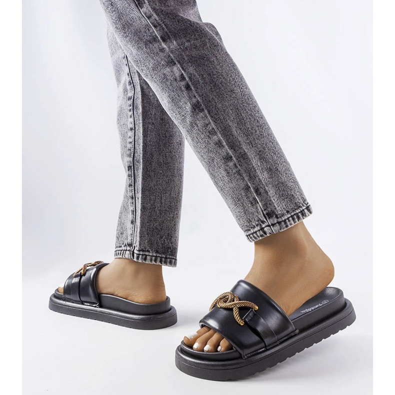 Frédériquen mustat alustasandaalit 2