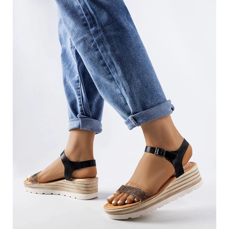 Bussièren mustat kiila sandaalit 1