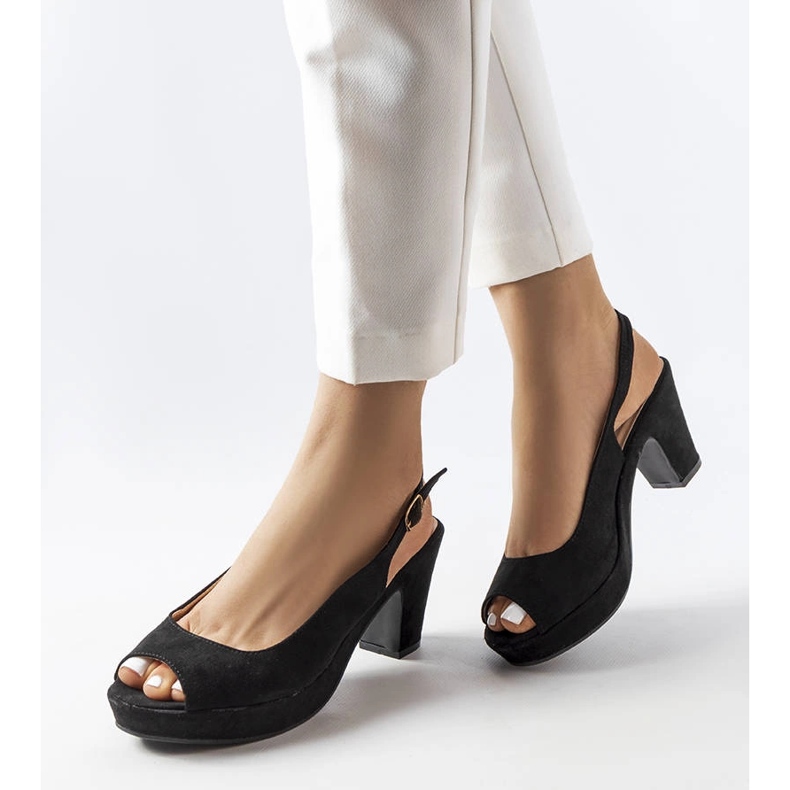 Dionnen mustat sandaalit 1