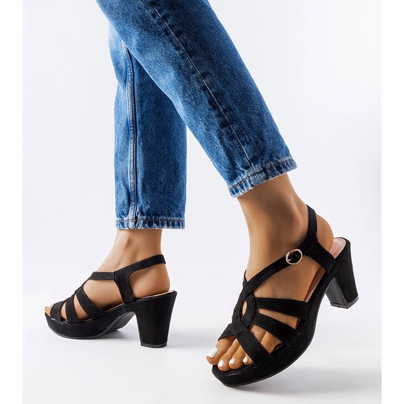 Inna Monjeau mustat stilettosandaalit 1