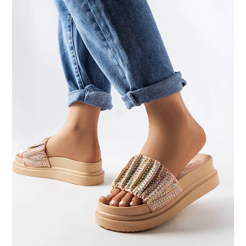 Vaaleanpunaiset sandaalit alustalla, jossa on Franetin kuutioisia zirkonia vaaleanpunainen 1