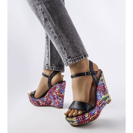 Fairmontin mustat kiila sandaalit 1