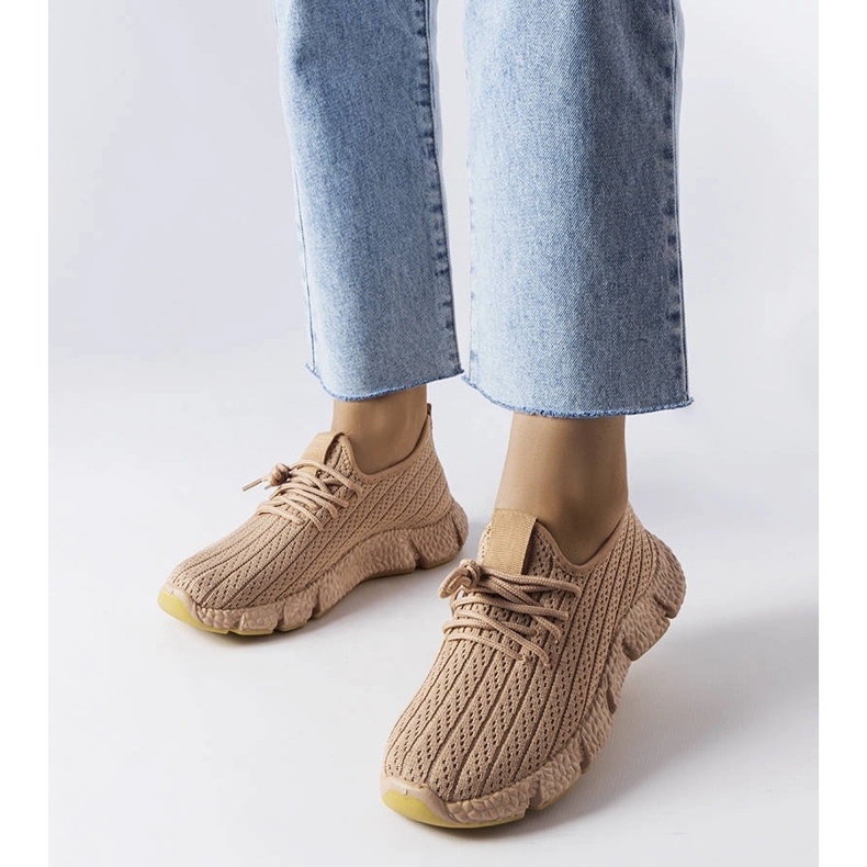 Inna Élodien beigenväriset urheilulenkkarit 1