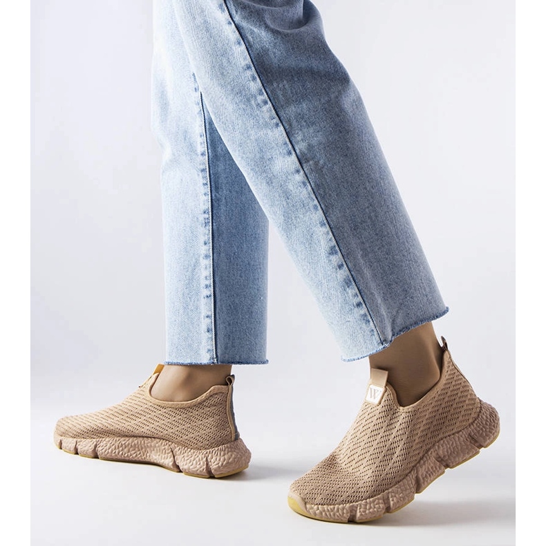 Yellvillen beigenväriset lenkkarit 1