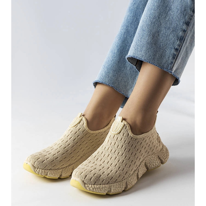 Obenorin vaalean beigenväriset urheilulliset lenkkarit 1