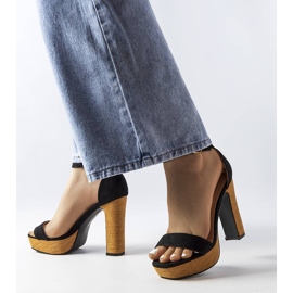 Inna Selsan mustat korkokengät 1