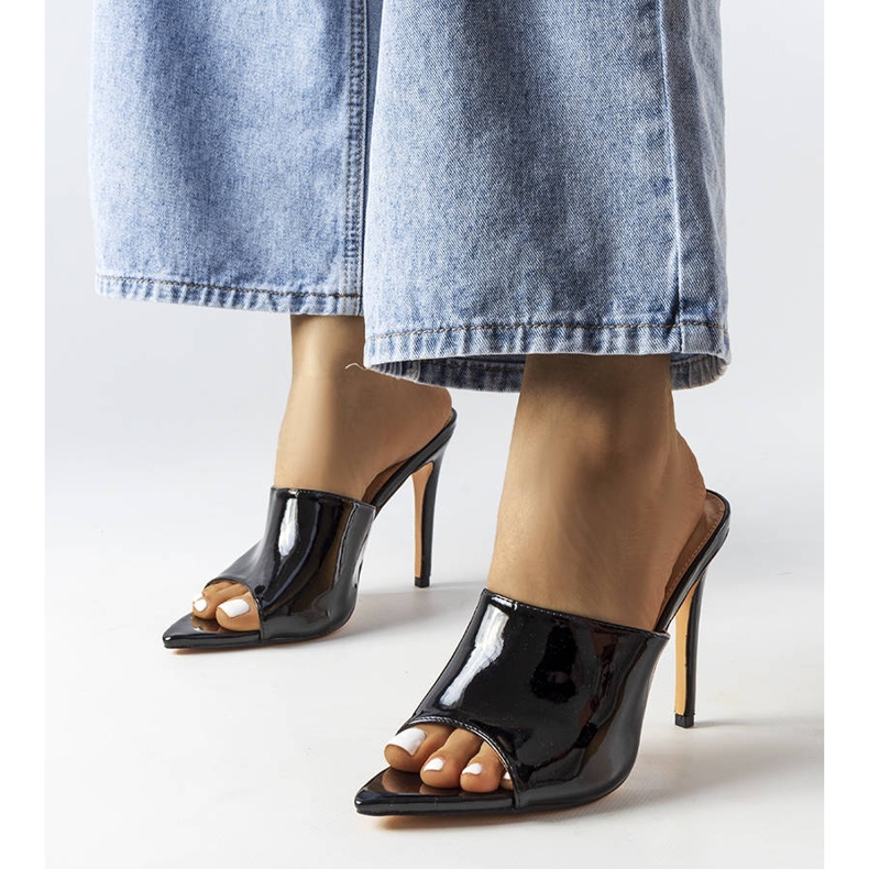 Wasiman mustat kiiltonahkasandaalit 1