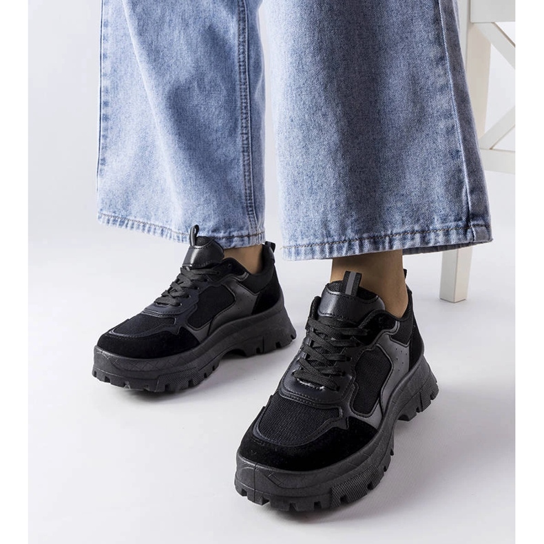 Mustat paksut lenkkarit Mikeladzelta 1