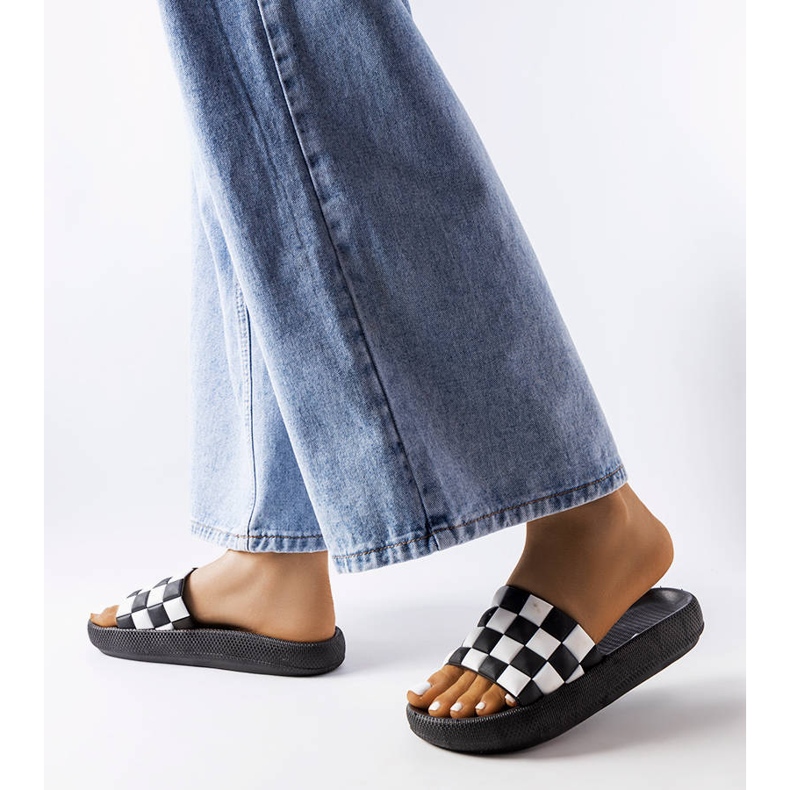 Mustat kumitasoiset tossut Eliniltä 2