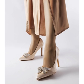 Beiget pinssit, joissa satiiniviimeistely ja Mia rusetti 1