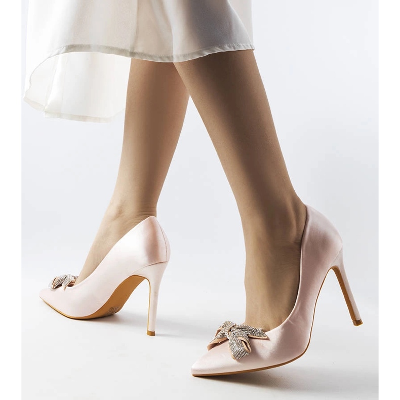 Inna Vaaleanpunaiset pinssit, joissa satiiniviimeistely ja Madonna-rusetti vaaleanpunainen 1