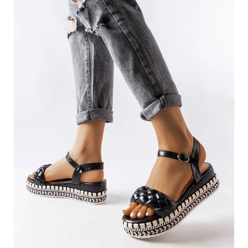 Mustat Katrin sandaalit 1