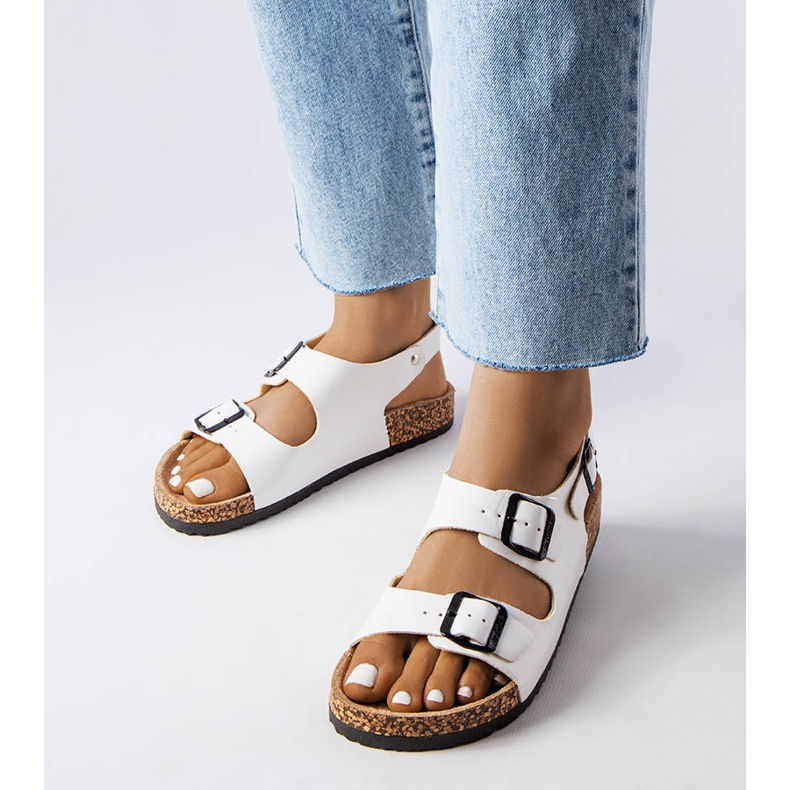 Lee Cooperin valkoiset korkkisandaalit soljilla LCW-22-35-1160L valkoinen 1