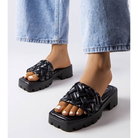 Loran mustat traktoripohjalliset tossut 1