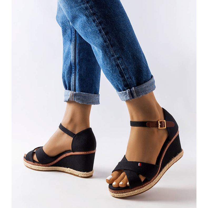 Eleonoran mustat kiilaespadrillit 1