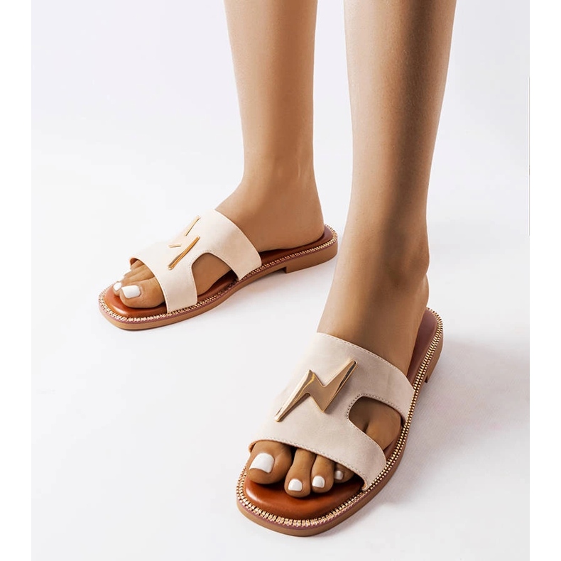 Leyran beige-tasaiset liukumäet 1