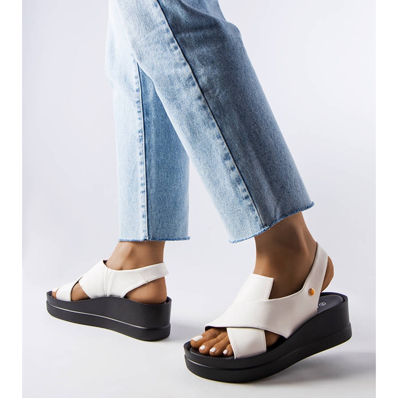 Adelinan valkoiset kiila sandaalit valkoinen 1