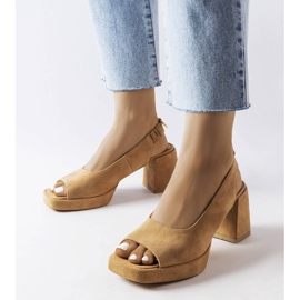 Karino veluurisandaalit beige 1