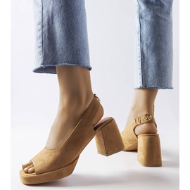 Karino veluurisandaalit beige 2