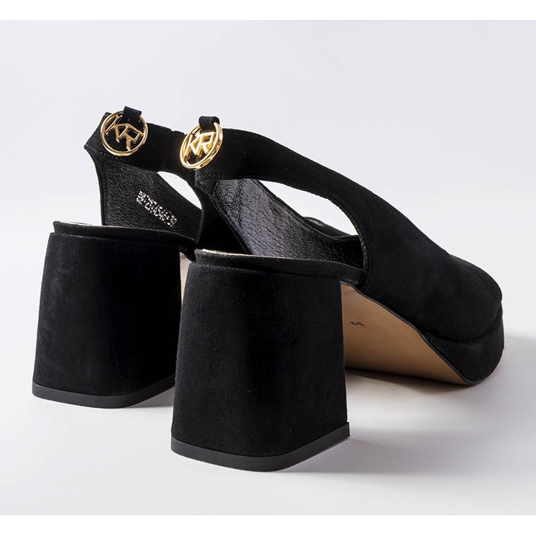 Karinon mustat veluurisandaalit 1