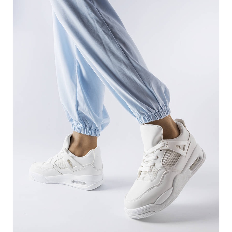 Valkoiset lenkkarit Malas-yhdistelmistä materiaaleista valkoinen 1