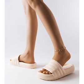 Inna Dorenen beigenväriset tikkauksella koristellut tossut 2