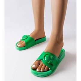 Inna Généreux'n vihreät liukumäet soljella 1