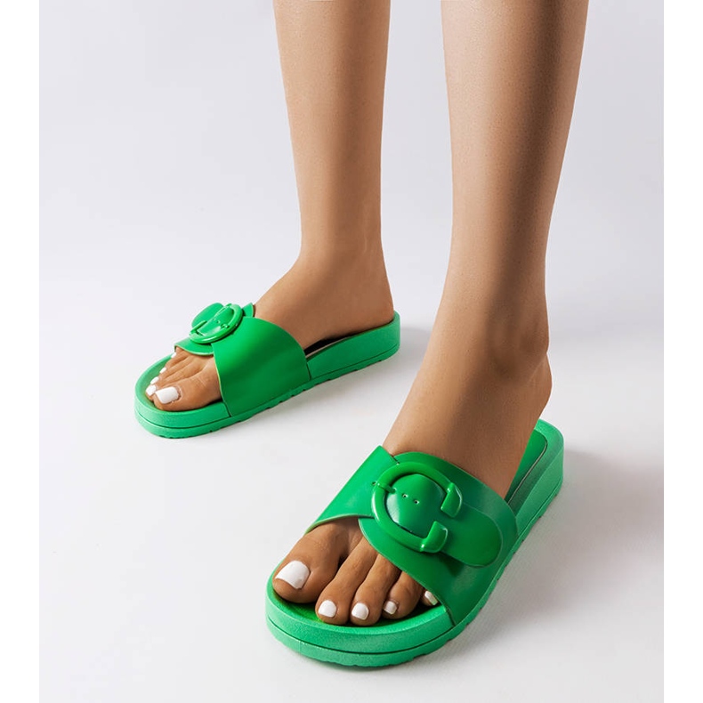 Inna Généreux'n vihreät liukumäet soljella 1