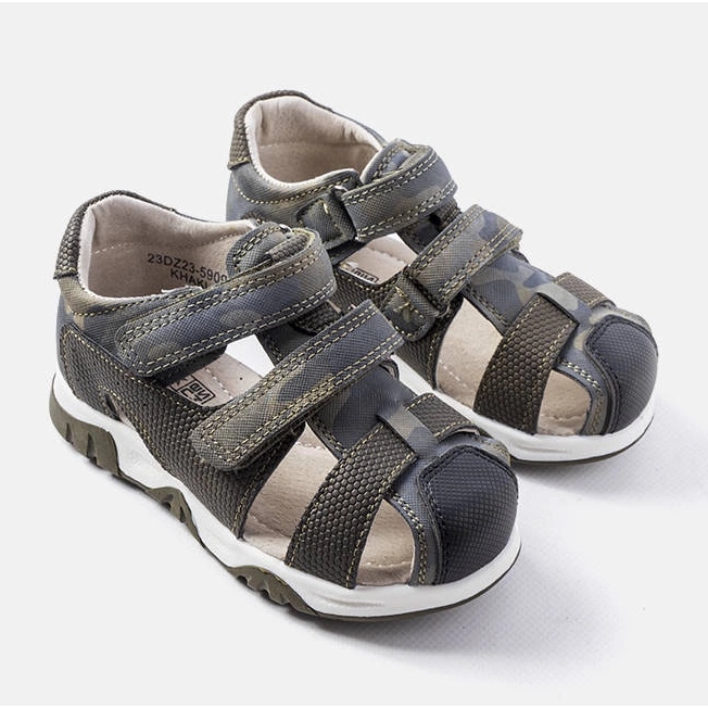 Millardin vihreät sandaalit nahkaisella pohjallisella 1