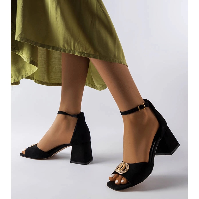 Karinon mustat mokkanahkakorkoiset sandaalit 1