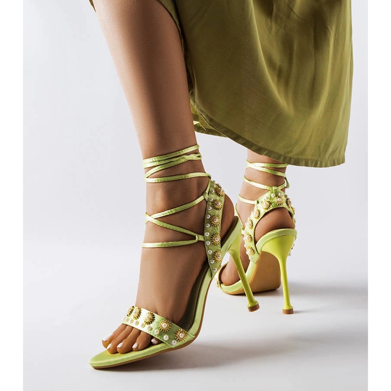 Vihreät sandaalit koristeltu Grange-helmillä 1