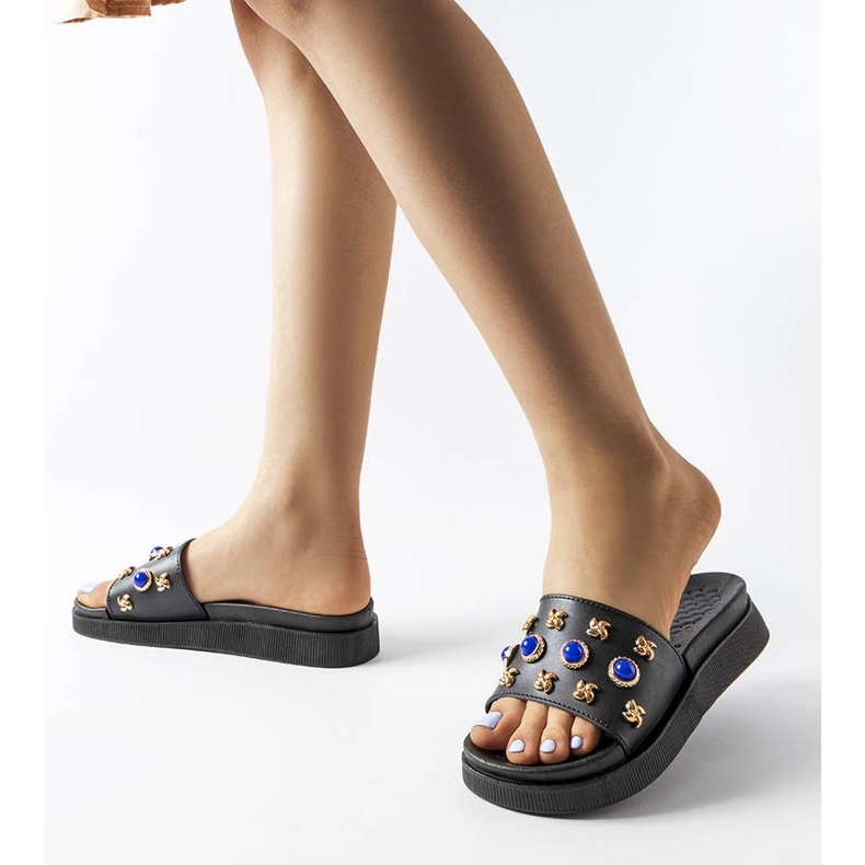 Montesarchion mustalla koristeltu liukumäki 2