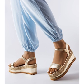 Käytä kultaisia ​​kiila sandaaleja kultainen 1