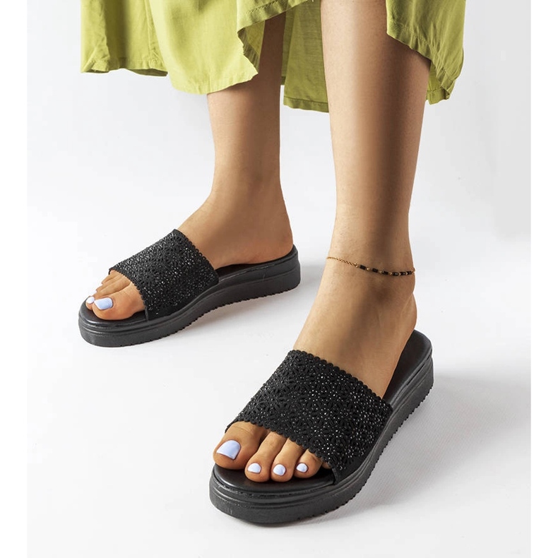 Irvinen mustat harjakattoiset liukusäätimet zirkoneilla 1