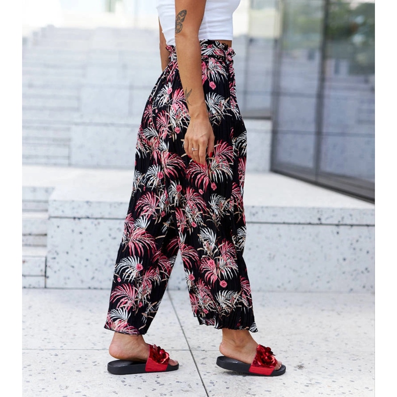 Caggion punaiset liukumäet, joissa koristeellinen päällinen punainen 1