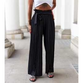 Mustat varvastossut, jotka on koristeltu Loreto-zirkoneilla 1