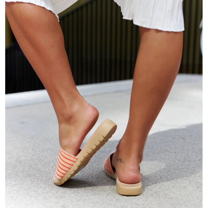 Oranssit kudotut Capovalle-liukumäet 1