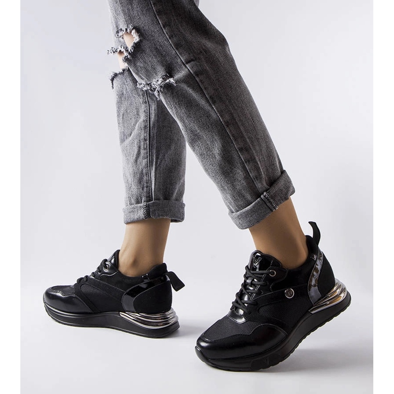 Mustat Vinceza-lenkkarit 1