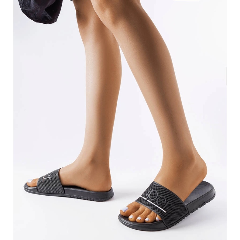 Mustat kumiliukumäet Azeliolta 1