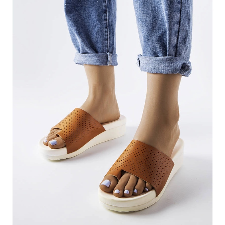 Monferraton ruskeat kiila sandaalit 1