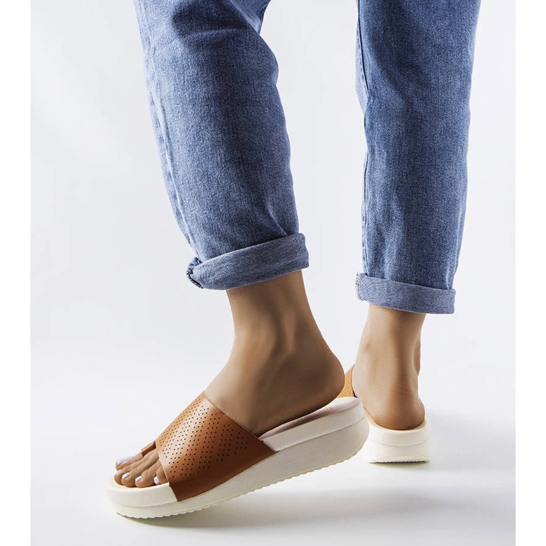 Monferraton ruskeat kiila sandaalit 2