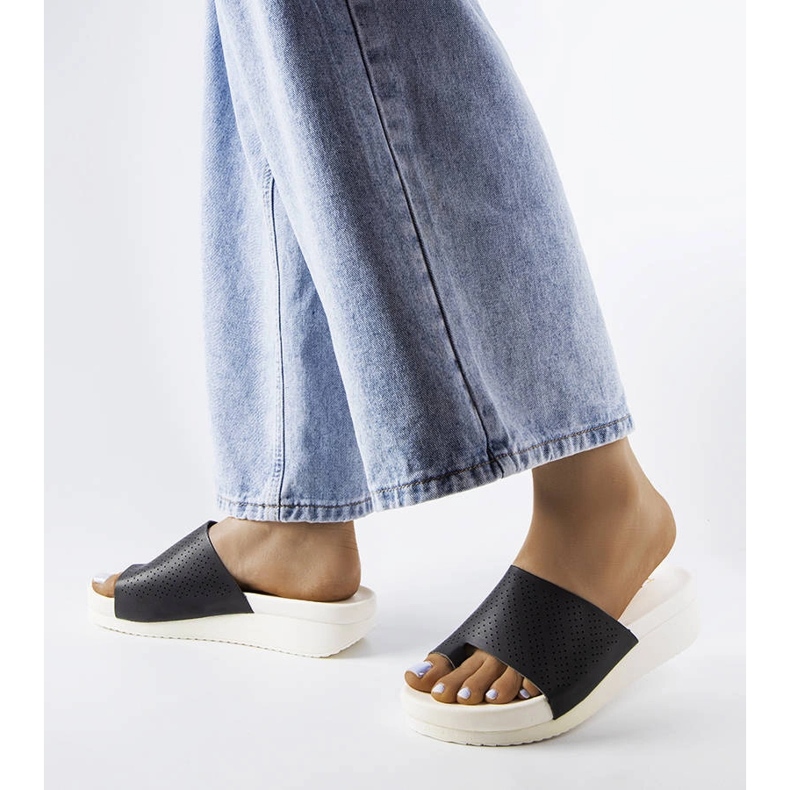 Monferraton mustat kiila sandaalit 2