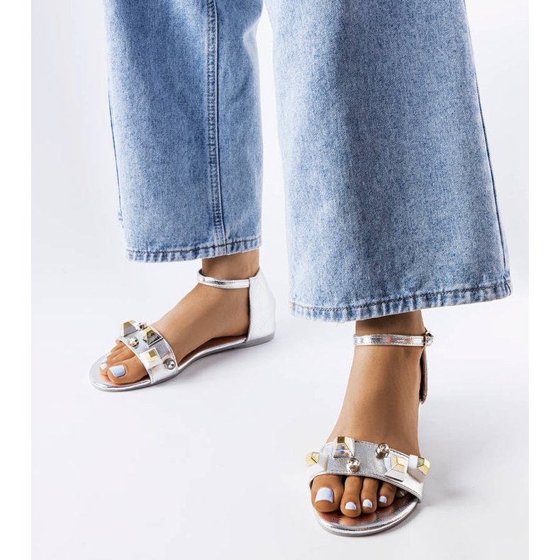 Hopeanväriset koristeelliset Riverdale-sandaalit 1