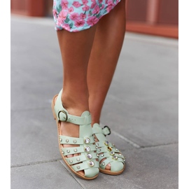 Gaetanon vihreät sandaalit, jotka on koristeltu strassikivillä 2