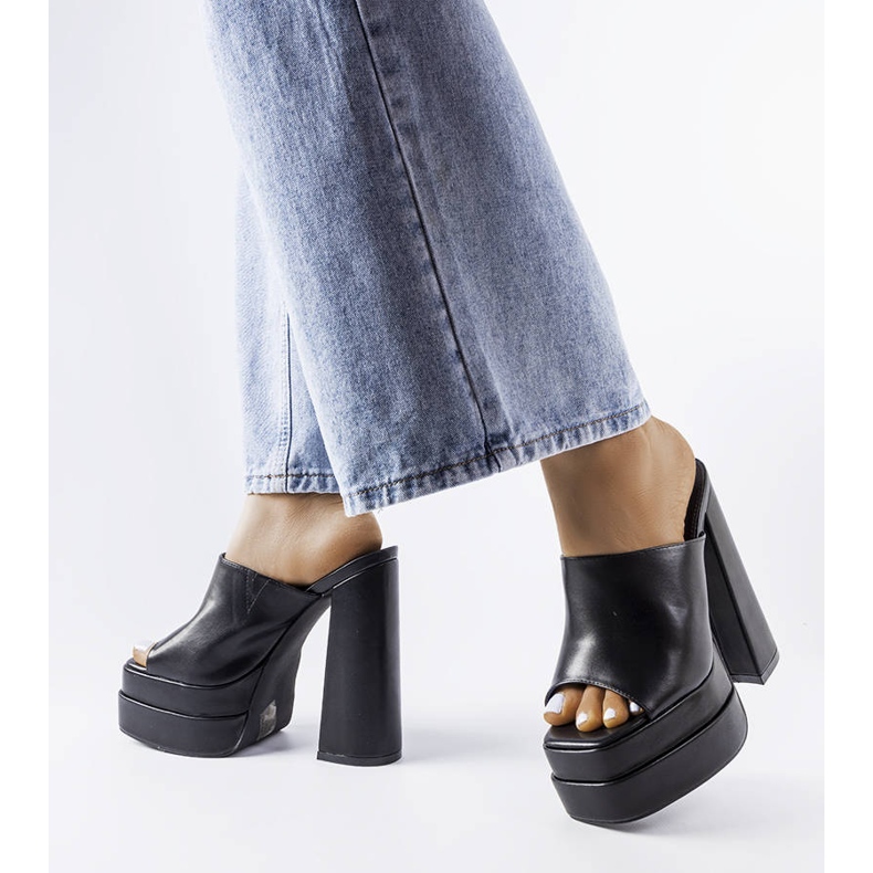 Mertzonin mustat korkokengät 1