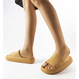 Ruskeat kumiset varvastossut Portosta 2