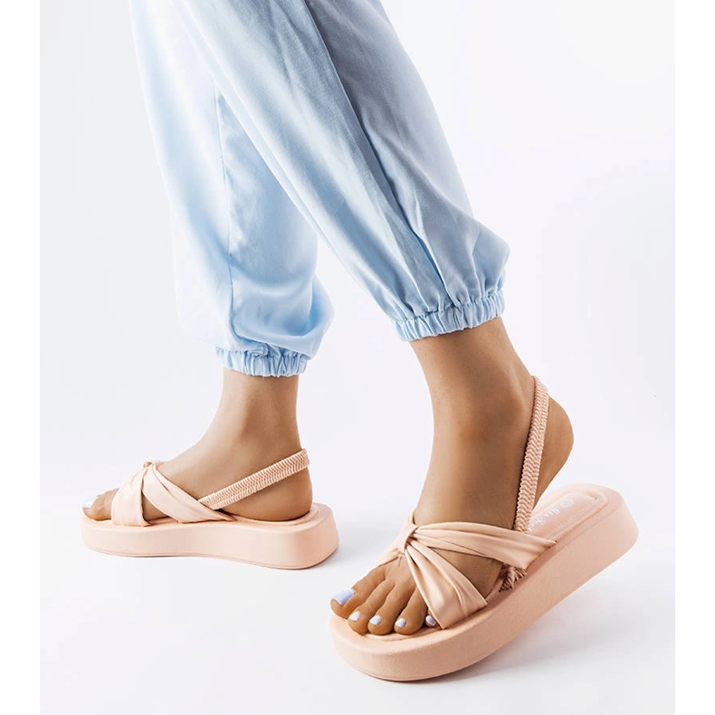 Montagnan beige-tasosandaalit 2